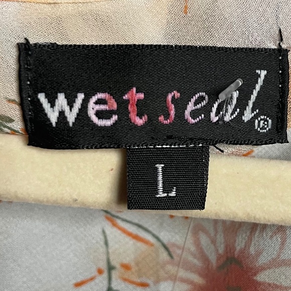 Y2K Wet Seal Flowy Floral Patterned Tie Back Top Size Large - Picture 4 of 5